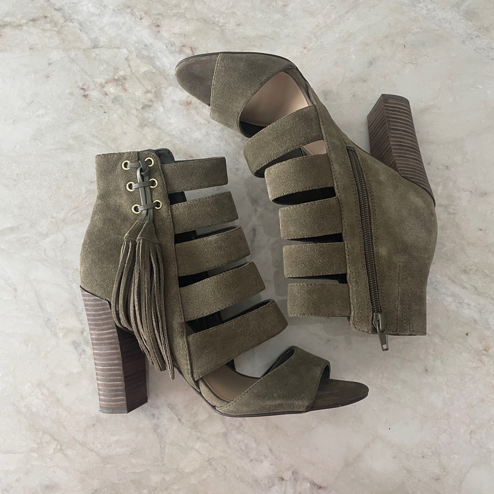 Guess Green Suede Heels with Chunky Heel and Cutout Design